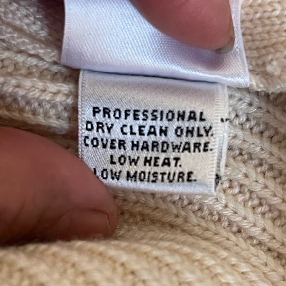 St. John Sport ivory sweater size S - Picture 16 of 16